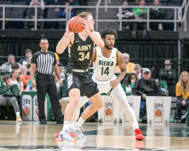 Army defeats Siena 96-94 in overtime on November 16, 2022 at the MVP Arena in Albany, New York (Bob Mayberger/Bob Mayberger Photography)