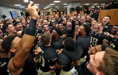 Oct 12, 2024; West Point, New York, USA; Army Black Knights cornerback Justin Weaver (5) and his teammates celebrate after a 44-10 win against the UAB Blazers at Michie Stadium. Army improved to 6-0 and became bowl eligible with the victory. Mandatory Credit: Danny Wild-Imagn Images