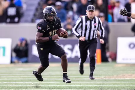 WEST POINT, NEW YORK - NOVEMBER 02: Army Quarterback Dewayne Coleman rushes the ball at Michie Stadium in a game against Air Force. (Photo by Dustin Satloff/Getty Images)
