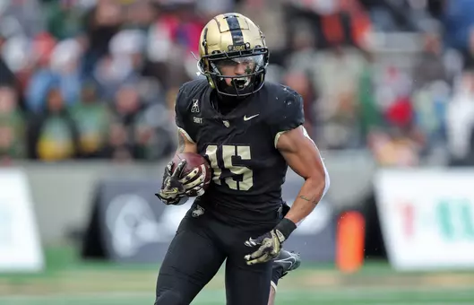 Nov 30, 2024; West Point, New York, USA; Army Black Knights running back Noah Short (15) runs after a catch against the UTSA Roadrunners during the first half at Michie Stadium. Mandatory Credit: Danny Wild-Imagn Images