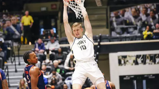 Jorn Everson Dunks the Ball Against UTSA