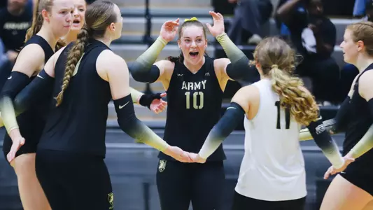 Naomi Chinchar Celebrates with Teammates