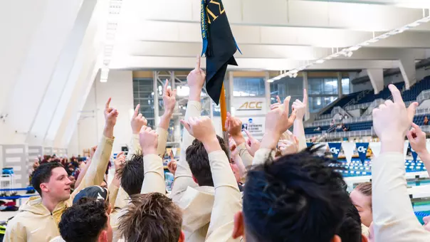Swimming & Diving huddle
