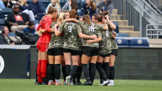 Huddle vs Navy