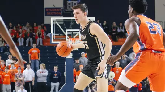 AJ Allenspach Surveying the Defense at Bucknell