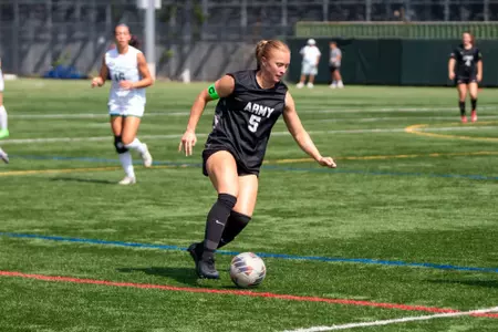 #5 Bella Cooke runs with the ball in Army's 4-1 victory over Manhattan on August 17, 2025
