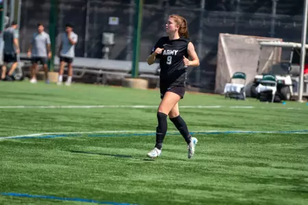 #9 Sophia Henry runs in Army's 4-1 victory over Manhattan on August 17, 2025