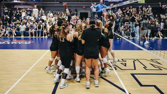 Volleyball Celebrates First Star Win of 2025-26
