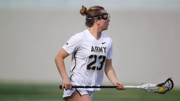 Allison Reilly runs with the ball against Holy Cross 4.15.26