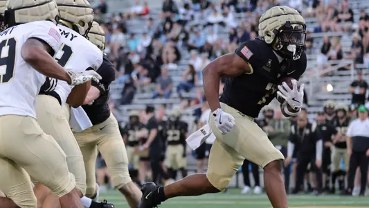 Godspower Nwawuihe rushes into the end zone to score a touchdown for Team Black in the 2026 Spring Game at Michie Stadium at West Point.