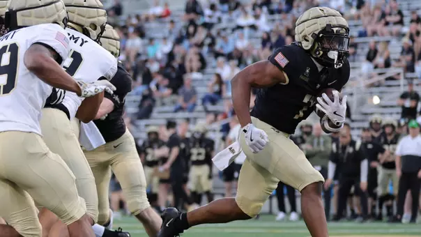 Godspower Nwawuihe rushes into the end zone to score a touchdown for Team Black in the 2026 Spring Game at Michie Stadium at West Point.