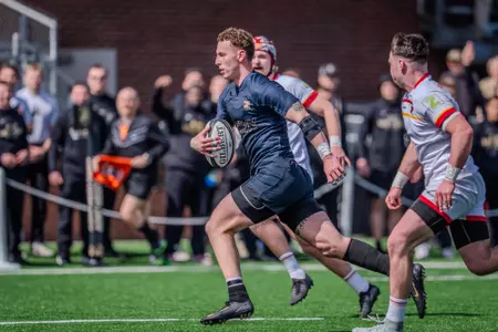 Chance Loudenback sprints toward the try zone.