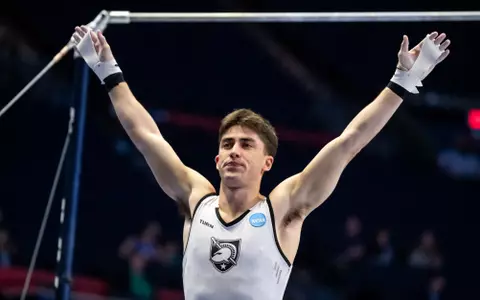 Tyson Phelps competes on the Horizontal Bar at the NCAA Championships on Apr. 17, 2026