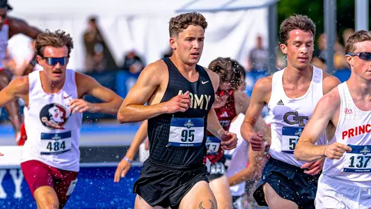 Nathan Davis running the 3,000m steeplechase at Kentucky.