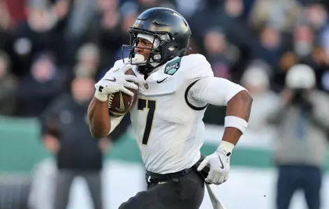 Godspower Nwawuihe rushes in the Wasabi Fenway Bowl in 2025.