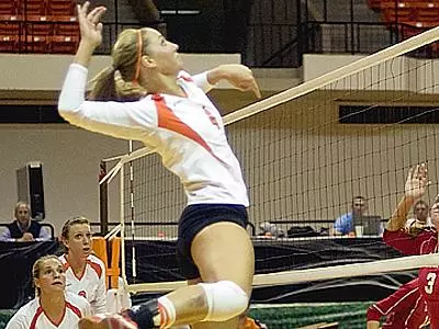 Volleyball falls twice on South Texas road trip