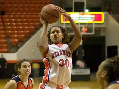 Islanders edge Kat women 67-61