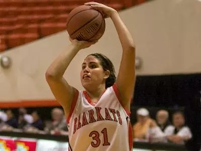 Women's basketball wins 88-83 at San Marcos