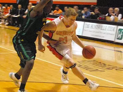 Kats roll to 71-55 win over UCA