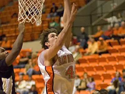 Men's basketball hosts Wright State Saturday