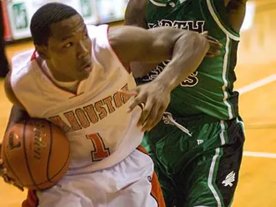 Men's basketball defeats Wright State 84-65