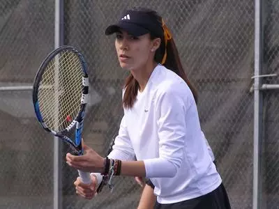 Women's tennis wins final home match 5-1 over Islanders