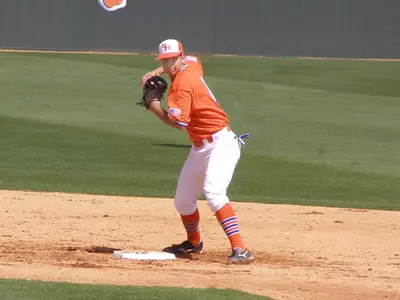 Baseball surges past TAMUCC 11-9 Saturday
