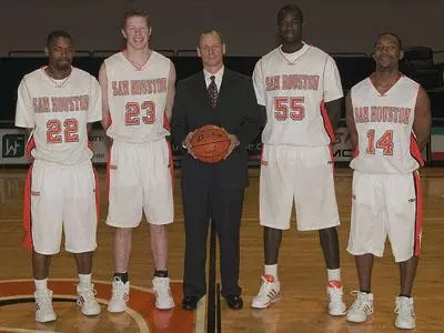 Four seniors play final home game