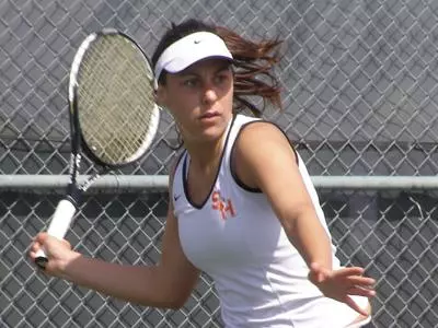 Houston edges Kat tennis 4-3