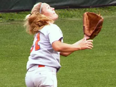 Softball completes sweep of UTSA with 4-3 win