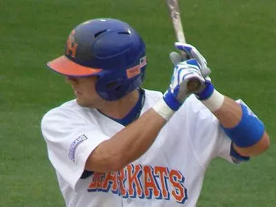Kats hold off Lamar for 9-8 victory