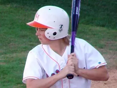 Softball splits doubleheader with Sugar Bears