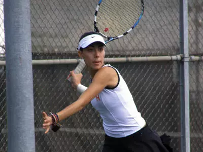 Tennis falls 4-3 to Bobcats Sunday