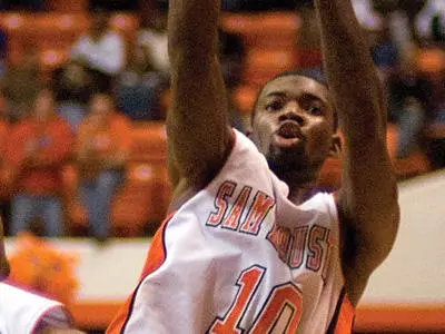 Men's basketball blasts LeTourneau 73-42