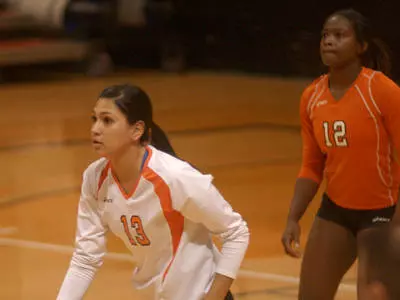 UTA ends volleyball winning streak in three