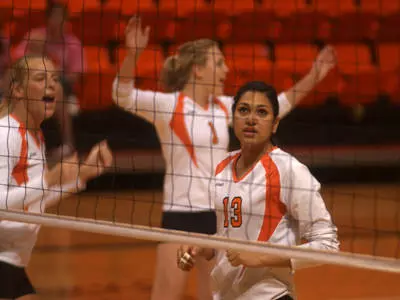 Volleyball wins in five over UTSA (w/VIDEO)