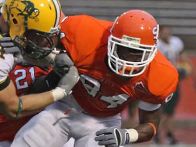Blocked punt powers football to 17-14 win over UCA