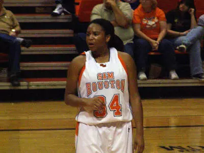 Women's basketball looks to clinch tournament berth