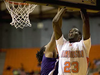 Men's basketball faces Kentucky Thursday