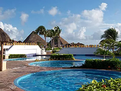 Men's basketball faces ORU at Cancun Tuesday