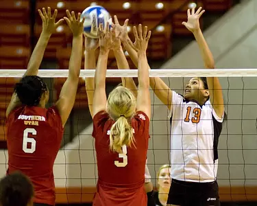 Central Arkansas blanks volleyball team at Conway