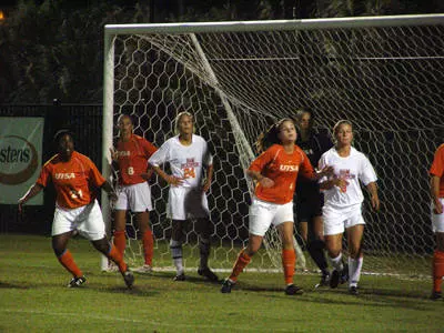 Grissett's stunner puts Kats through