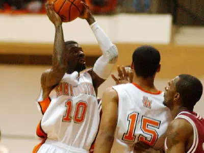 Men's basketball takes on Wright State