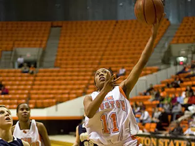 Women battle Islanders in Corpus Christi Saturday
