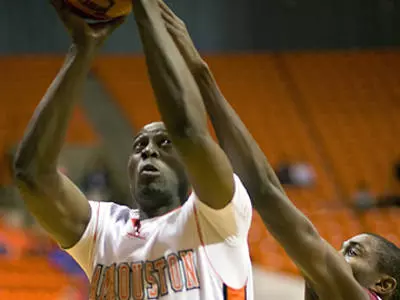 Men's basketball hosts Ecclesia Saturday at 2 p.m.