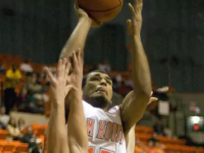 Men's basketball focuses on defense