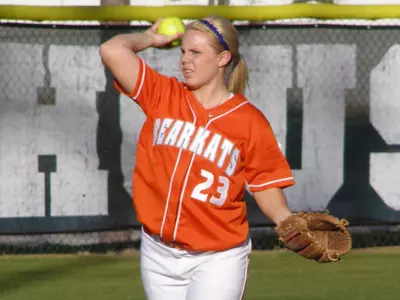 Aggies edge softball team 2-1