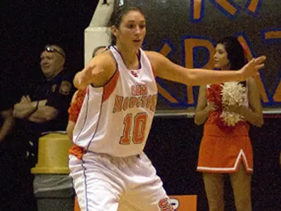 Women's basketball wins exhibition 53-39