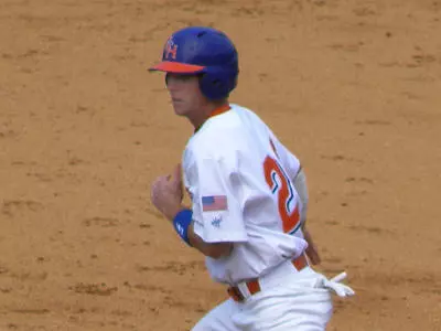 Baseball rallies for 18-16 victory over UH