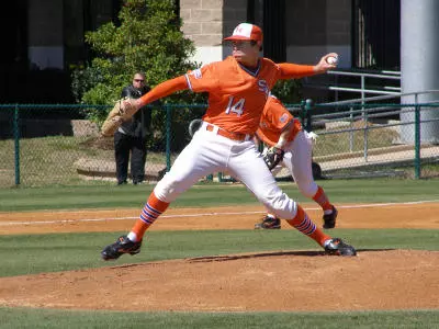 Baseball takes series with 8-5 win